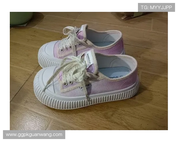 回力娱乐网:回力鞋子在不同年龄层中的流行趋势与穿着建议 回力娱乐网:回力鞋子在不同年龄层中的流行趋势与穿着建议